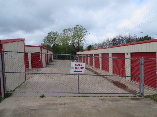 2401 W Grand Ave, Chickasha, OK 73018